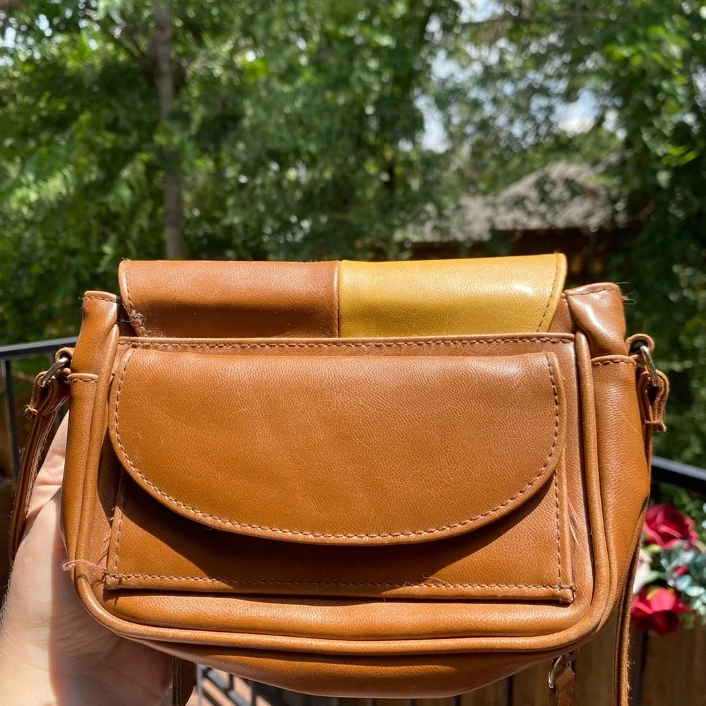 Colorblock Faux Leather Crossbody Bag - Picture 2 of 11